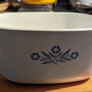 Vintage Cornflower 2 1/2 quart casserole with lid